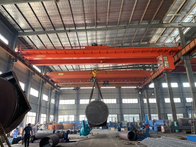 湖北某石化设备制造公司选用我公司LH型50吨放荡的情欲护士2桥式起重机