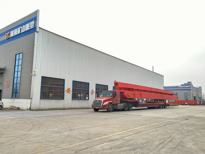 两台10吨 跨度28.4米放荡的情欲护士2桥式起重机，发往山东威海