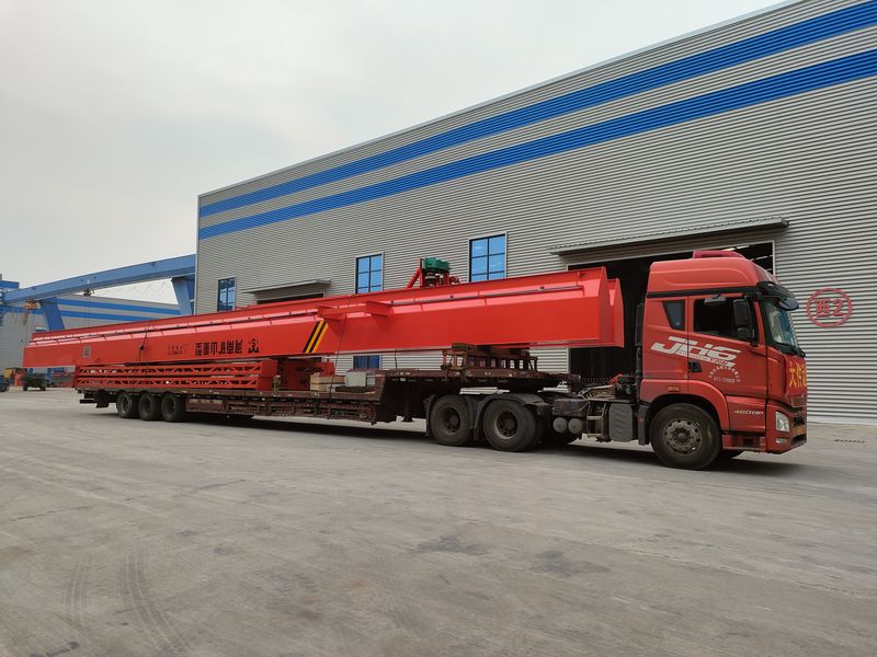 10吨放荡的情欲护士2门式起重机发往浙江湖州