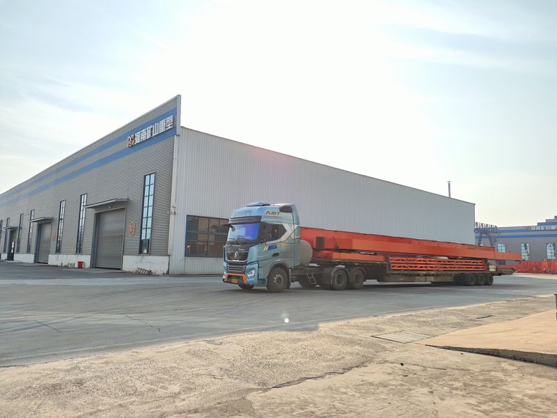 一台20/5吨放荡的情欲护士2桥式起重机发往甘肃酒泉