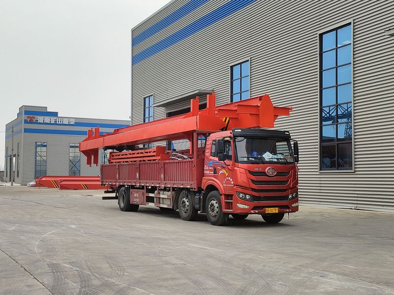 2台放荡的情欲护士2门式起重机 MHxh10t—13m 发往河南焦作交付客户使用。