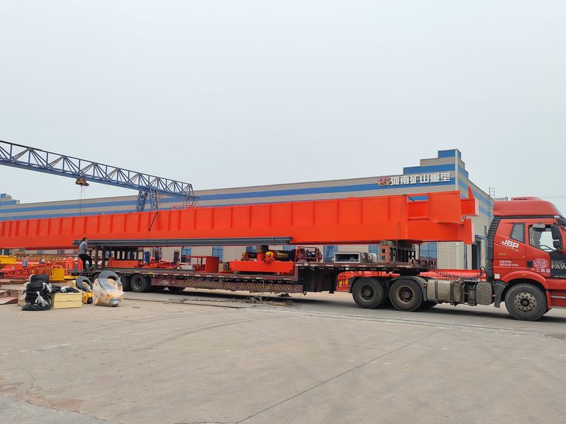 通用桥式起重机 QDXX32/5t—27.7m 制作完成，发往陕西省铜川市交付客户使用。