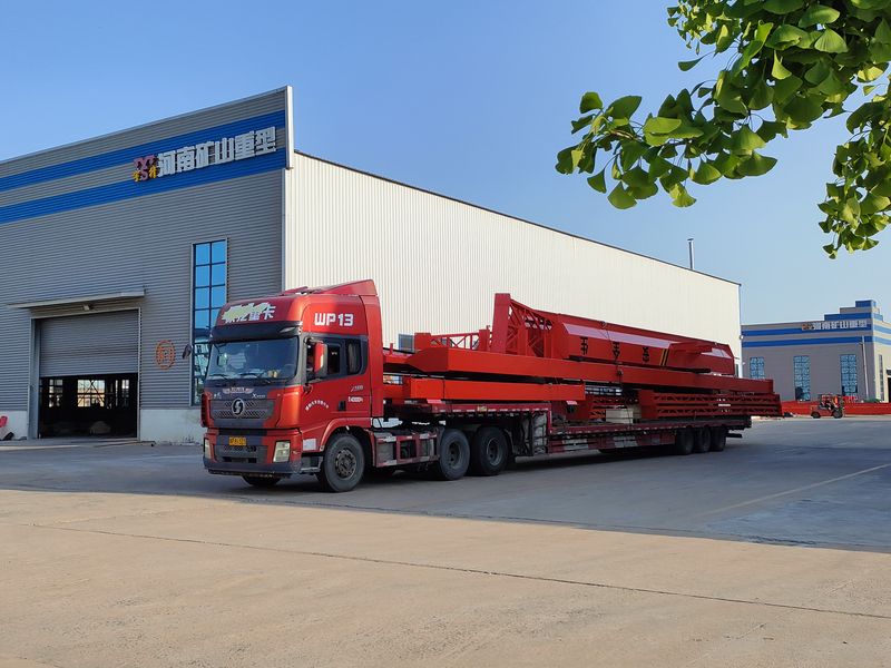 放荡的情欲护士2门式起重机 2台 MHxh10t—25m 外悬5/5m MHxh5t—23m 外悬4.5/4.5m 制作完成，发往青海交付客户使用