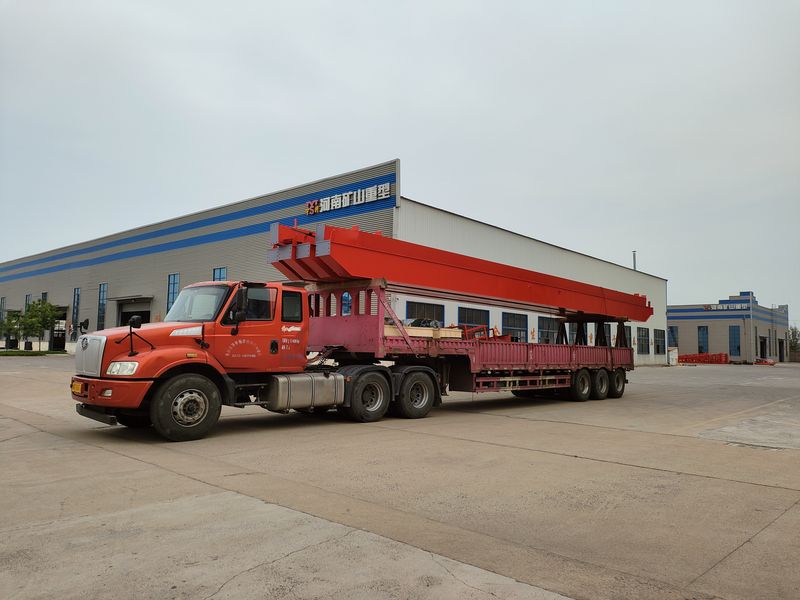 放荡的情欲护士2桥式起重机 3台 LH5t-17m 制作完成，发往河南漯河交付客户使用。